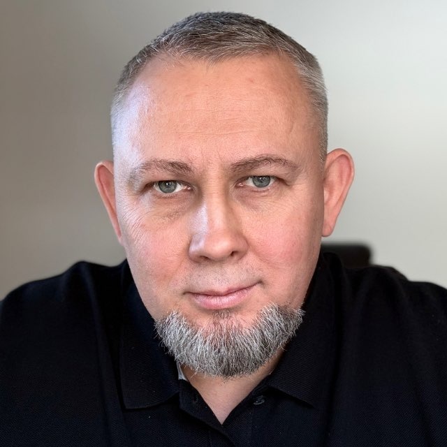 Кумов Михаил Сергеевич — клинический директор Мира